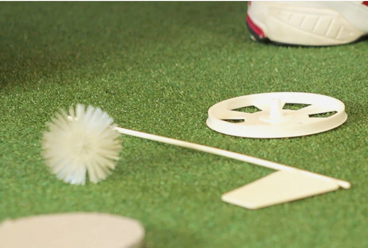 NET RETURN Golfloch und Flagge