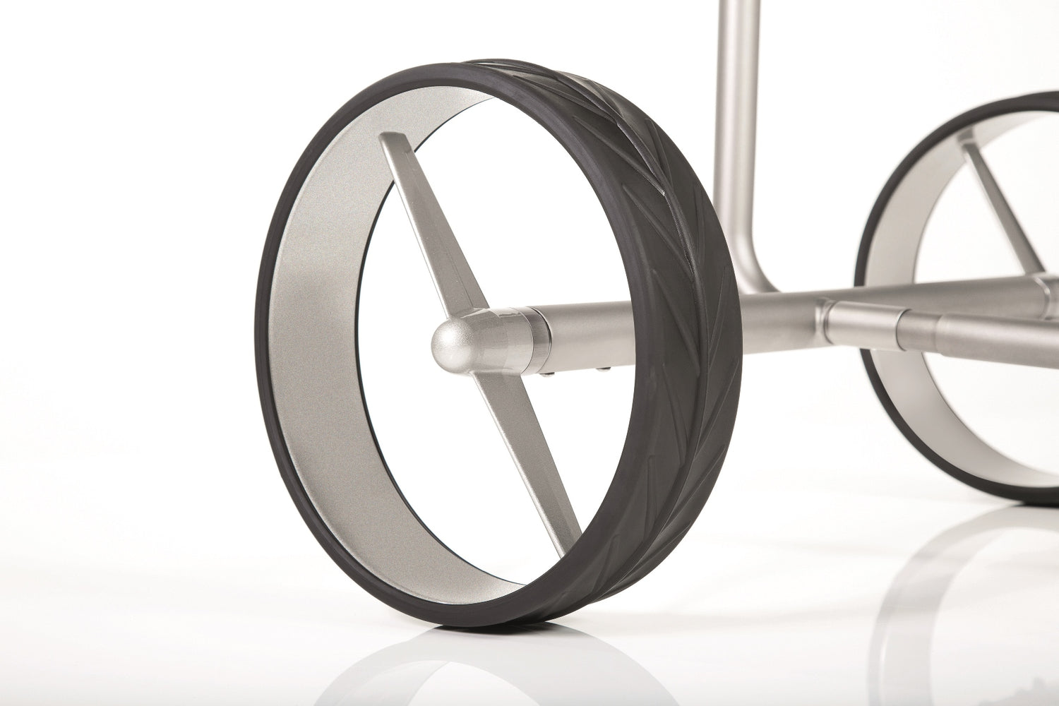 Chariot de golf électrique JuCad Ghost Titan 2.0 - le Titan pliable avec prise en main confortable